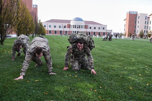 Paratroopers bear-crawl during the Brostrom Challenge.