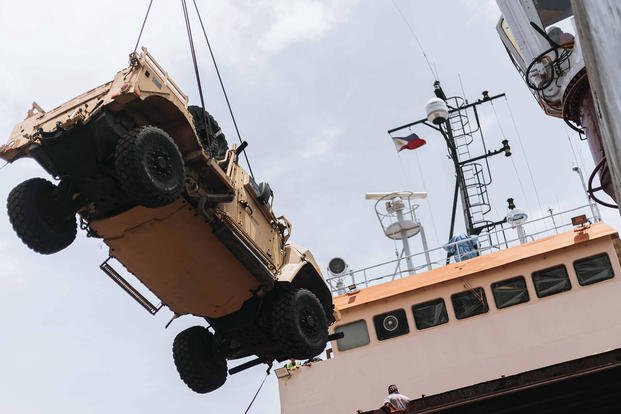 That smooth hull deflects explosions to the side and away from the JLTV’s occupants. (Sgt. Jacqueline C. Parsons/U.S. Marine Corps photo) That smooth hull deflects explosions to the side and away from the JLTV’s occupants.
