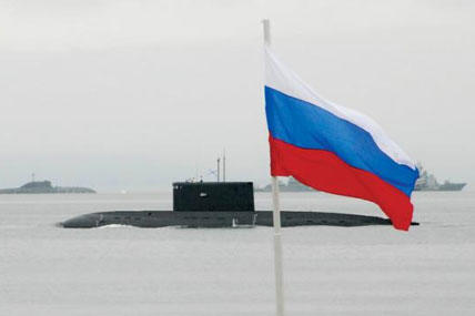 A Russian patrol submarine passes the reviewing stand during a Russian Navy Day parade of ships, July 25, 2010 (Photo: Colby Drake/US Navy)