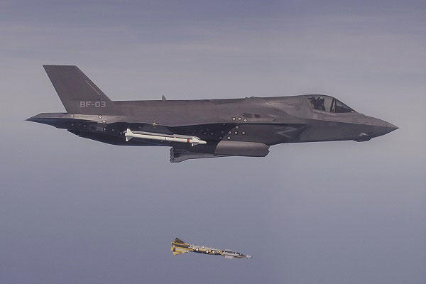 Photo of the F-35 dropping the Paveway IV  (Photo: U.S. F-35 Program Office)