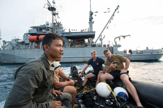 Divers prepare for dive operations held in support of search and survey operations of the sunken World War II navy vessels USS Houston (CA 30) and HMAS Perth (D29). (Photo: Communication Specialist 2nd Class Arthurgwain L. Marquez)