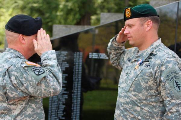 Sgt. 1st Class Earl D. Plumlee of the 1st Special Forces Group (Airborne) is presented the Silver Star Medal by Maj. Gen. Kenneth R. Dahl during a May 8, 2015, ceremony at Joint Base Lewis-McChord, Washington. (Photo by Codie Mendenhall/U.S. Army)