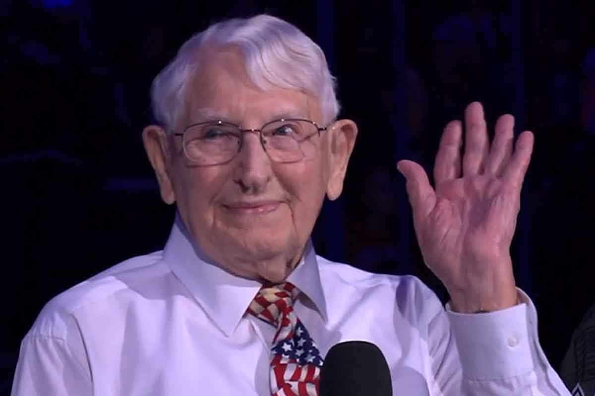 A 101-Year-Old World War II Veteran Sang the Anthem at Lightning Game