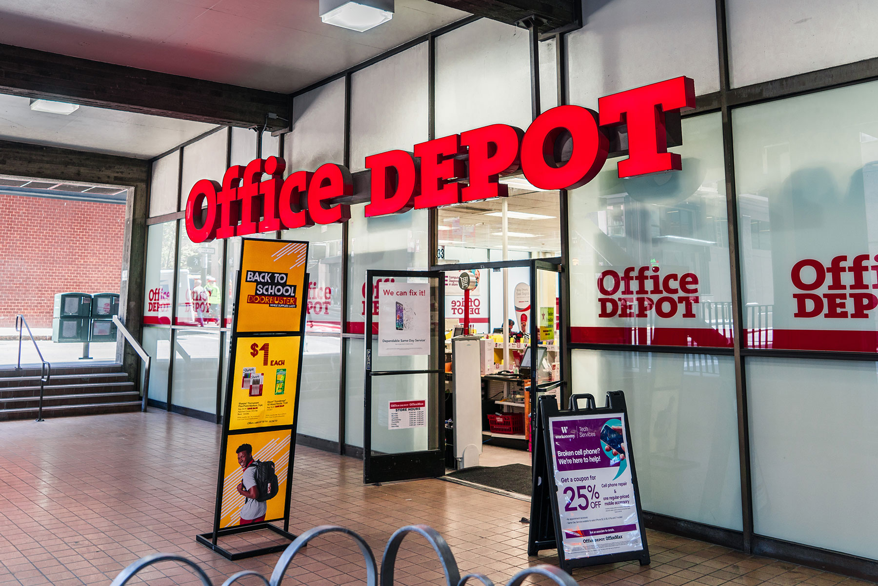 Office Depot and OfficeMax Are Giving a 3-Day Veterans Day 2022 Military  Discount 