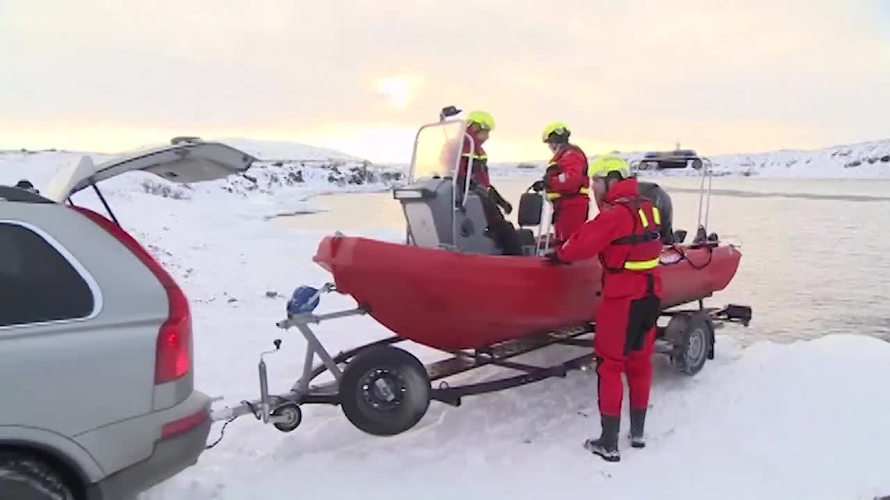 Iceland Rescuers Search for Missing Plane with 3 Tourists