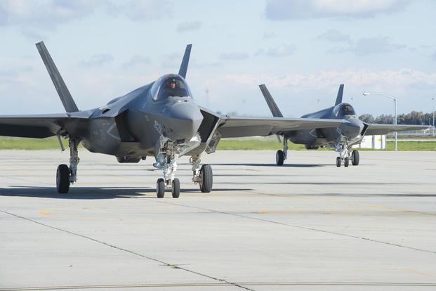 An F-35C Lightning II joint strike fighter aircraft taxis across the flight line at Naval Air Station Lemoore, Calif. (U.S. Navy/Mass Communication Specialist 3rd Class Zachary Eshleman)