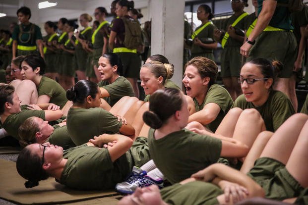U.S. Marine Corps recruits with Platoon 4038, Papa Company, 4th Recruit Training Battalion, execute crunches during their Initial Strength Test on Parris Island July 20, 2018. (U.S. Marine Corps photo/Dana Beesley)
