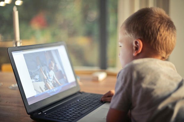 Child looking at a website (Stock photo)
