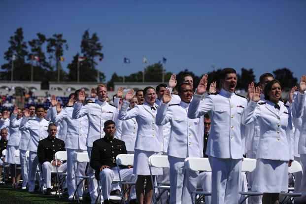 Midshipman from the class of 2012 take the oath of office administered by Chief of Naval Operations Adm. Jonathan Greenert during the 2012 U.S. Naval Academy graduation and commissioning ceremony at the U.S. Naval Academy. (U.S. Navy/Mass Communication Specialist 1st Class Peter D. Lawlor)