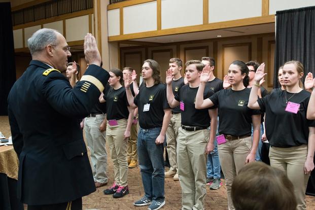 Gen. Gus Perna, commander of Army Materiel Command, administers the oath of enlistment to 27 future Soldiers during the 2019 AUSA Global Force Symposium and Exposition ROTC/Future Soldiers luncheon, March 28. (U.S. Army/Richard Bumgardner, USASAC Public Affairs)