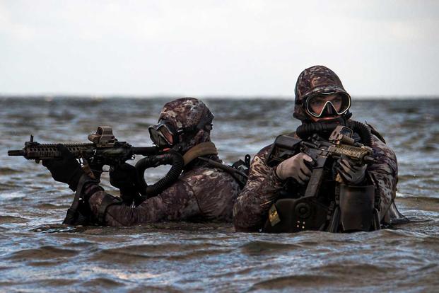 Sailors assigned to Naval Special Warfare Group 2 conduct military dive operations off the East Coast of the United States. (U.S. Navy/Senior Chief Mass Communication Specialist Jayme Pastoric)