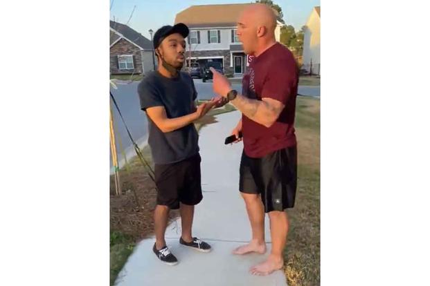 Viral video that allegedly shows a confrontation in Summit, South Carolina.