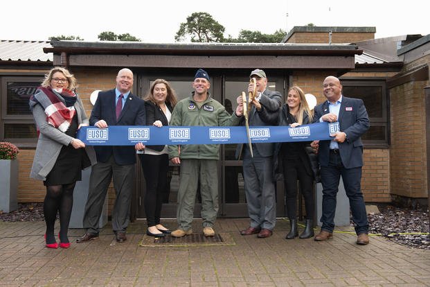 First USO Center Opens in the United Kingdom