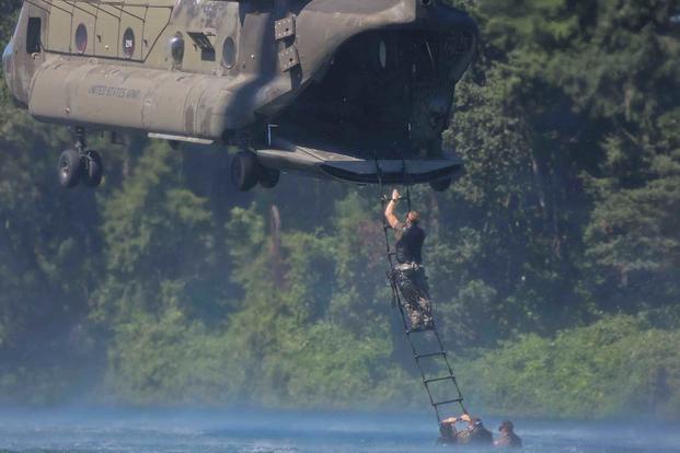 Green Berets conduct helocast training