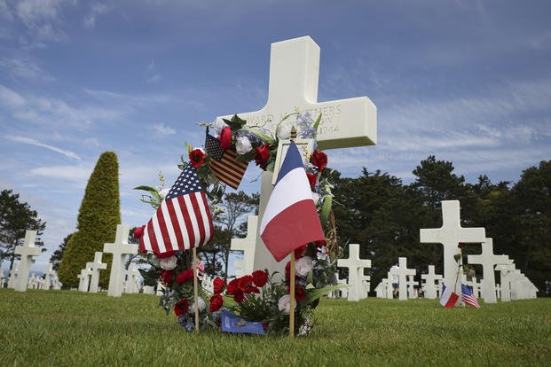 Headstone of a World War II soldier, in US cemetery of Colleville-sur-Mer.