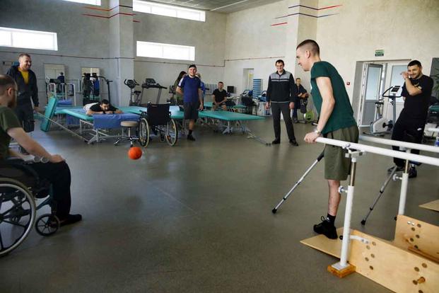 Ukrainian veterans in a physical therapy session