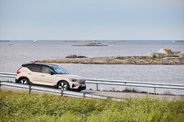 When it comes to buying a new car while you’re stationed in Europe, nobody does it better than Volvo. 