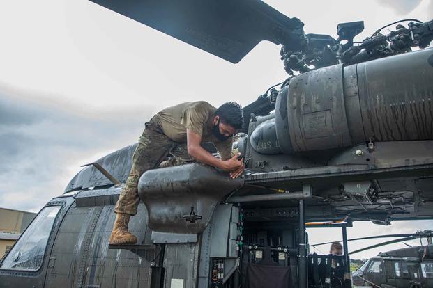  UH-60 Blackhawks maintenance