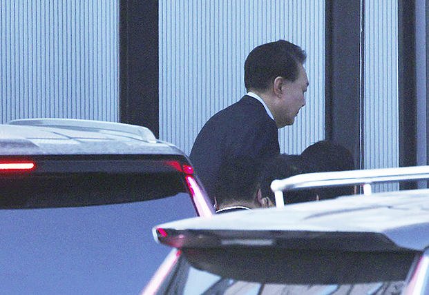 Impeached South Korean President Yoon Suk Yeol arrives at the Corruption Investigation Office for High-ranking Officials