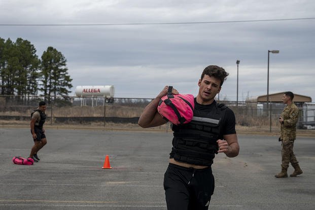 A delayed entry program member performs the ‘Gruseter,’ a component of the Tier 2 physical fitness test, at Little Rock Air Force Base, Arkansas.