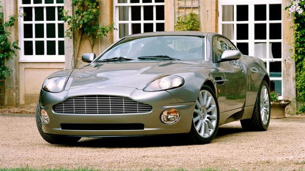 2002 - 2006 Aston Martin Vanquish - front 3/4 angle