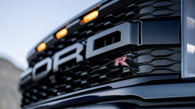 2023 F-150 Raptor R_exterior_01 grille