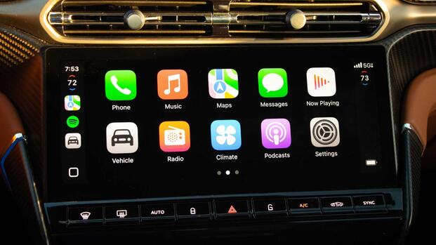 2025 Aston Martin Vanquish3