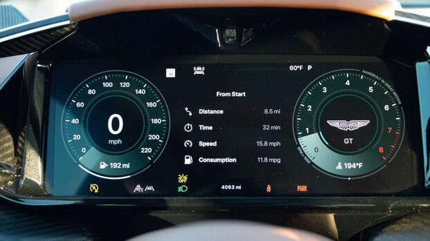 2025 Aston Martin Vanquish11