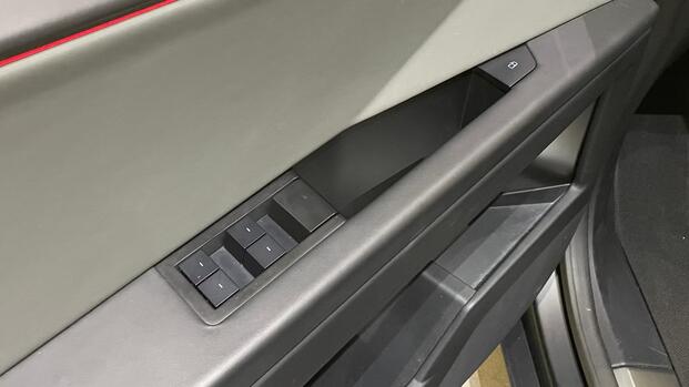 2025-tesla-cybertruck-img-6469