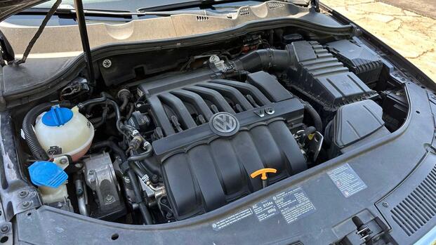 2008 Volkswagen Passat Wagon VR6 4Motion engine bay angled