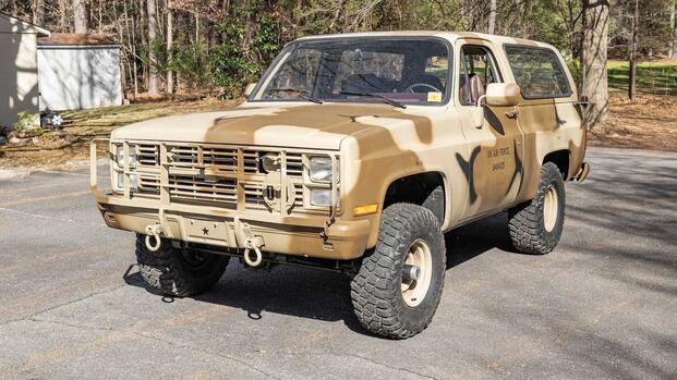 1986 Chevrolet Blazer M1009 CUCV front, three-quarter