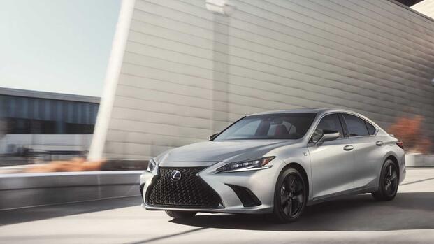 2025 Lexus ES 300h Exterior front 3/4