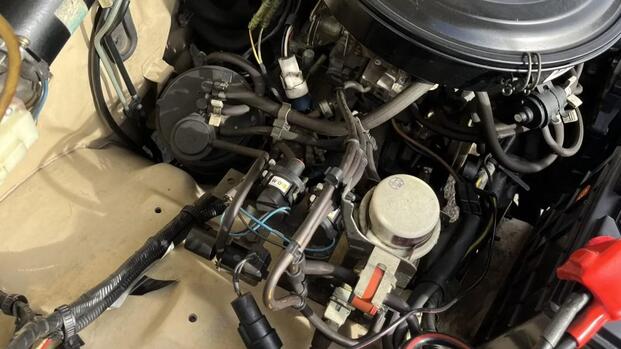 1989-1994 Isuzu Pickup engine bay