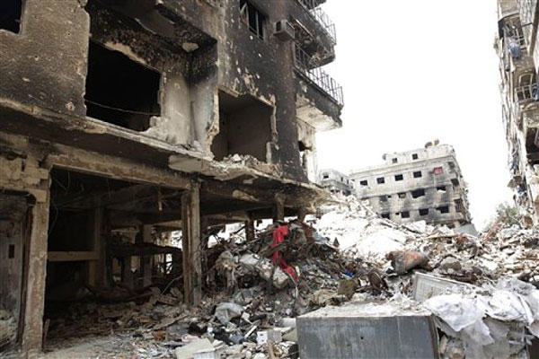 Rubble covers a deserted street during a government-escorted visit to Yarmouk refugee camp in Damascus, Syria, Thursday, April 9, 2015. AP photo