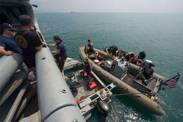 Sailors, assigned to Mobile Diving Salvage Unit (MDSU) 1 embarked aboard Military Sealift Command's Rescue and Salvage ship USNS Safeguard (T-ARS 50), prepare to dive from an F-470 rigid hull. (U.S. Navy photo)