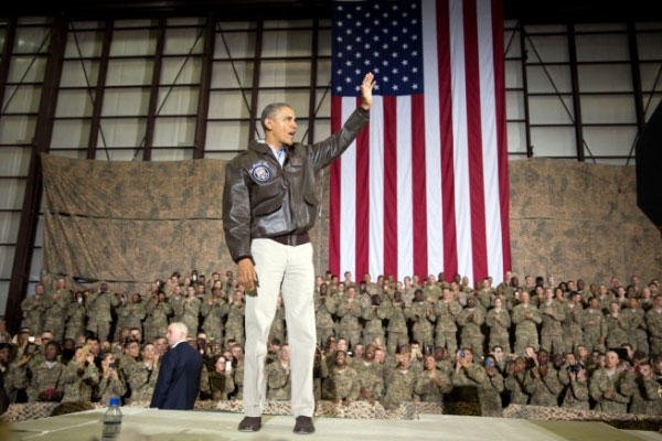 Obama visits troops in Afghanistan