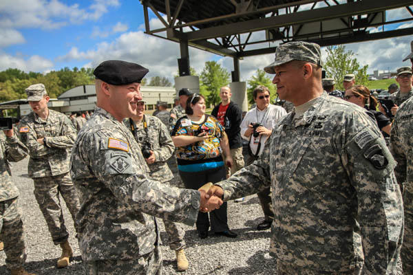 amputee soldier graduates air assault military com aviation resumes
