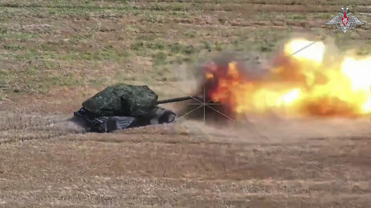 NATO Defense Chiefs Hold 'Candid Discussion' on Security Guarantees for Ukraine