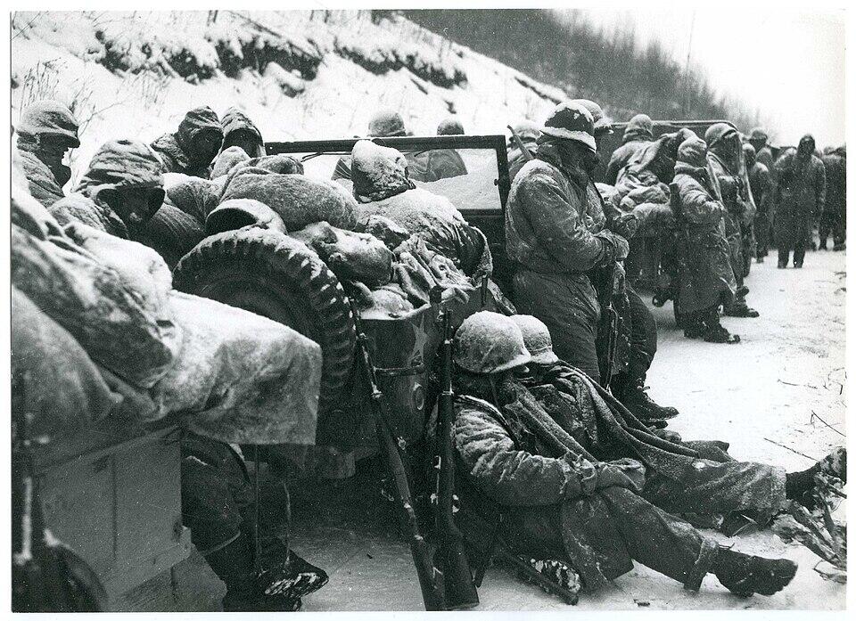 How 12 Chinese Divisions Failed to Destroy the 1st Marine Division at Chosin Reservoir