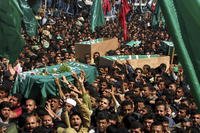 Thousands of Palestinian mourners carry the coffin of Hamas spiritual leader Sheik Ahmed Yassin