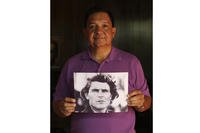 Oscar Perez holds a photograph of Dutch journalist Koos Koster.