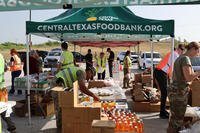 Soldiers volunteer at the Central Texas Food Bank