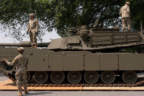 U.S. Army soldiers work on an M1 Abrams tank staged in West Potomac Park ahead of an upcoming military parade commemorating the Army's 250th anniversary and coinciding with Donald Trump's 79th birthday.